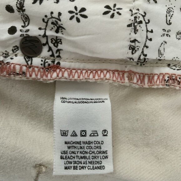 We The Free Bermuda Caroline Distressed Off-white Denim Shorts 25 - Picture 7 of 9